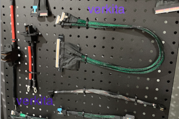 鴻呈實業成立近卅年由 PC 與消費電子連接線材起家，於 2008 後成功跨入工控物聯網應用 工控、雲端伺服器/5G車聯網動能強，鴻呈再佈醫療/能源 2022 Oct
