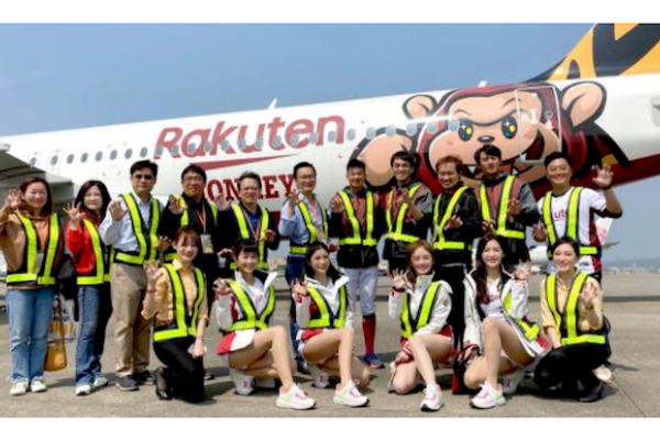 與Rakuten Monkeys職棒球隊合作，與樂天集團合作推出首架球隊彩繪機（圖片來源：台灣虎航法說會簡報）虎航攜手樂天推來台觀光；拓台商商務、外籍客層 2023 Aug